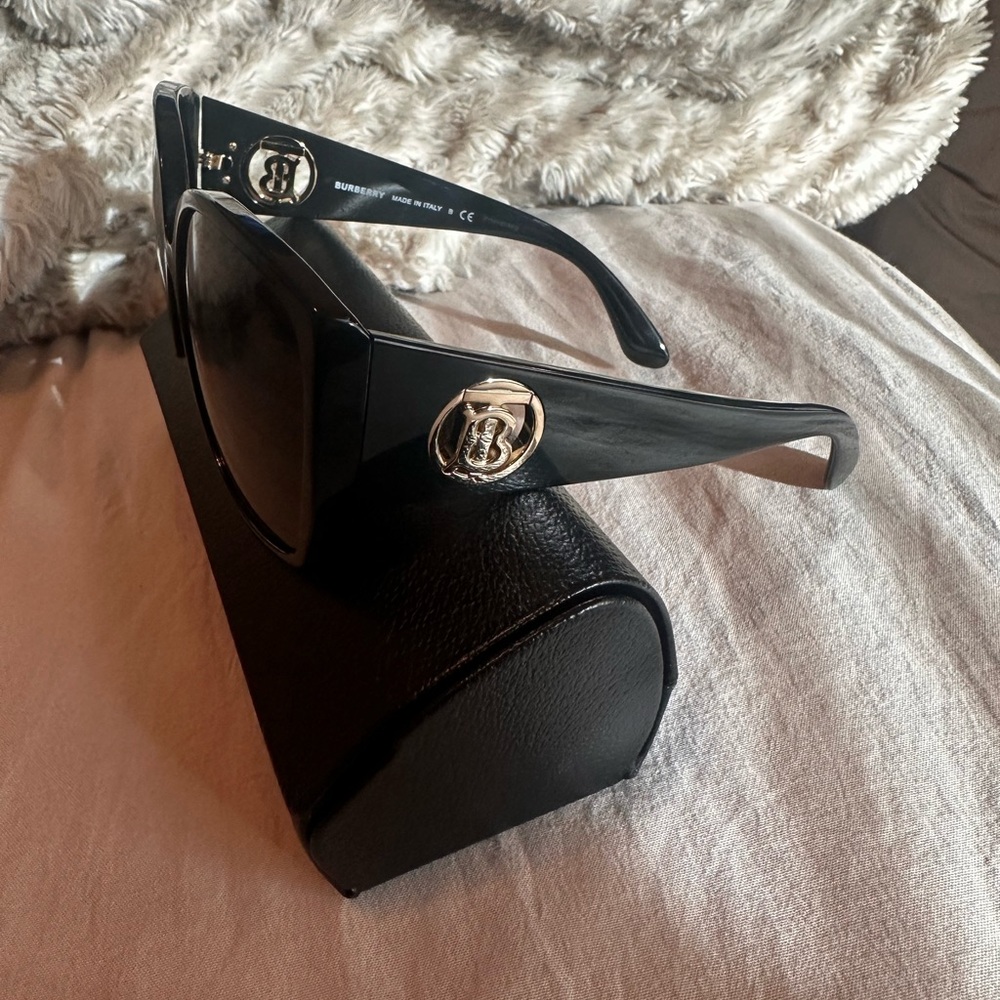 Burberry Sunglasses - Picture 2 of 5